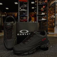 Bota Oakley Stern Black Red