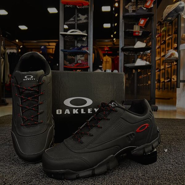 Bota Oakley Stern Black Red